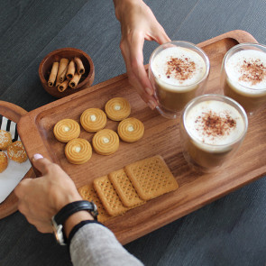 Rechteckiges Serviertablett mit Griff