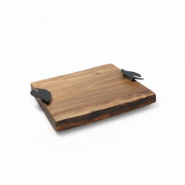 Servierbrett aus Walnuss mit schwarzen Metallgriffen – 32 × 40 cm, 3,5 cm stark